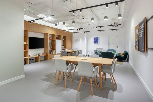 New York, Long Island City - Spaces: 47 Avenue A, New York, NY 10009